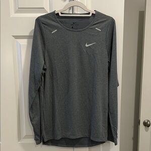 Men’s Nike Dri-Fit long sleeve running shirt. NWT. size small. Grey color